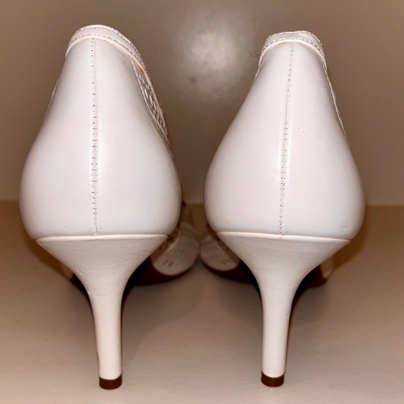 Alfani Sz. 11M white pumps. 3” heels. Perforated manmade materials. - Picture 3 of 8